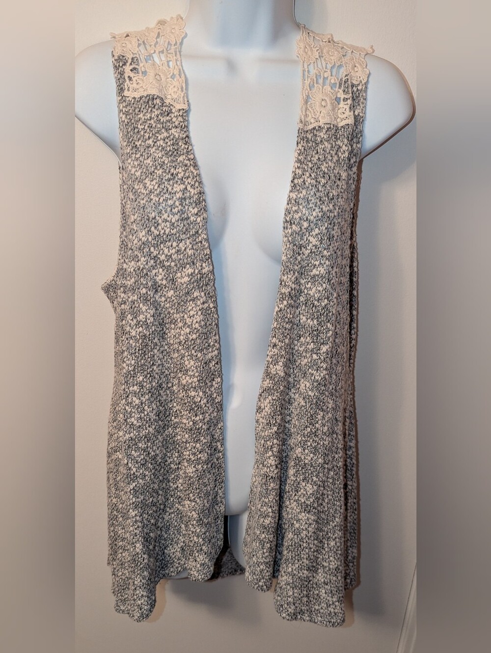 Ali Miles Vest Crochet Lace Women's Small Open Front Gray Marled Boho Cottage